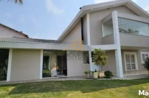 Lindo sobrado em condomínio com ótima localização e segurança 24 horas, 640 m² de terreno com 360 m² de construção, 4 dormitórios sendo 2 suítes e uma com hidromassagem e closet, 2 salas, lavabo, ampla cozinha com copa, lavanderia, ótimo espaço externo co - Foto 1