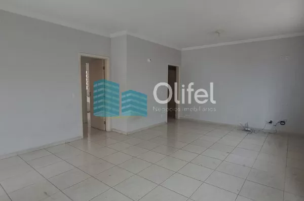 Excelente casa térrea com 3 dormitórios , sendo 1 suíte e 2 dormitórios com suíte americana (banheiro com entrada para dos 2 dormitórios, lavabo, escritório, ampla cozinha com armários, despensa, lavanderia, quintal com churrasqueira com armário e pia, ba - Foto 2