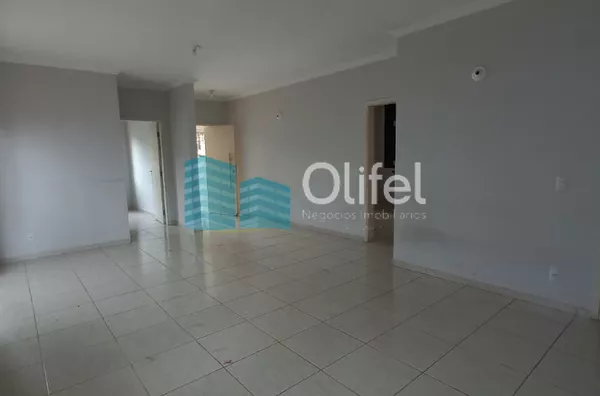Excelente casa térrea com 3 dormitórios , sendo 1 suíte e 2 dormitórios com suíte americana (banheiro com entrada para dos 2 dormitórios, lavabo, escritório, ampla cozinha com armários, despensa, lavanderia, quintal com churrasqueira com armário e pia, ba - Foto 1