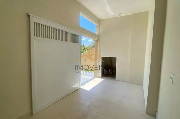 Lindo sobrado em condomínio fechado na cidade de Louveira, com excelente localização, proporcionando contato com a natureza, excelente qualidade de vida, além de estar próximo ao centro e principais vias de acesso. Conta com 3 suítes, varanda, lavabo, ba - Foto 35