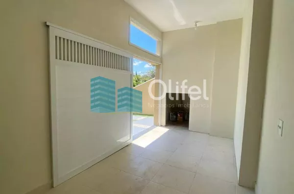Lindo sobrado em condomínio fechado na cidade de Louveira, com excelente localização, proporcionando contato com a natureza, excelente qualidade de vida, além de estar próximo ao centro e principais vias de acesso. Conta com 3 suítes, varanda,  lavabo, ba - Foto 35