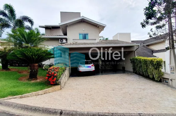 Casa moderna, com muito espaço, sala de estar, de tv, de jantar, escritório, 3 dormitórios com armários, sendo 1 suíte máster com sacada, lavabo, banheiro social, cozinha e lavanderia com armários, despensa, dormitório e banheiro de empregada, 4 vagas de - Foto 1