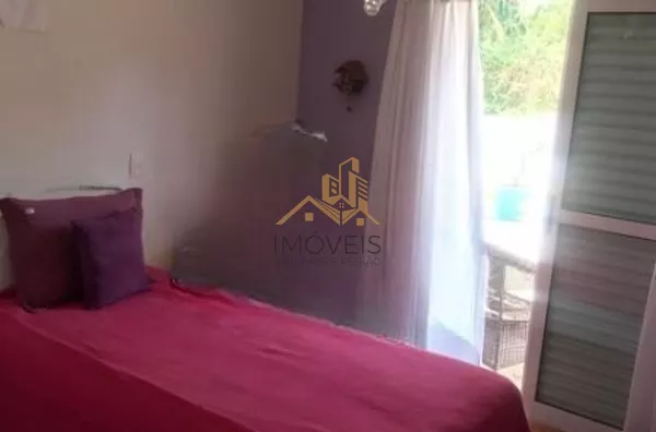 Linda casa em condomínio fechado de alto padrão na cidade de Vinhedo com 4 suítes, sendo no piso térreo uma suíte master com closet e hidromassagem e ar condicionado, sala ampla com lareira , escritório, lavabo, ampla cozinha planejada com copa, despensa, - Foto 17
