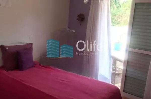 Linda casa em condomínio fechado de alto padrão na cidade de Vinhedo com 4 suítes, sendo no piso térreo uma suíte master com closet e hidromassagem e ar condicionado, sala ampla com lareira , escritório, lavabo, ampla cozinha planejada com copa, despensa, - Foto 17