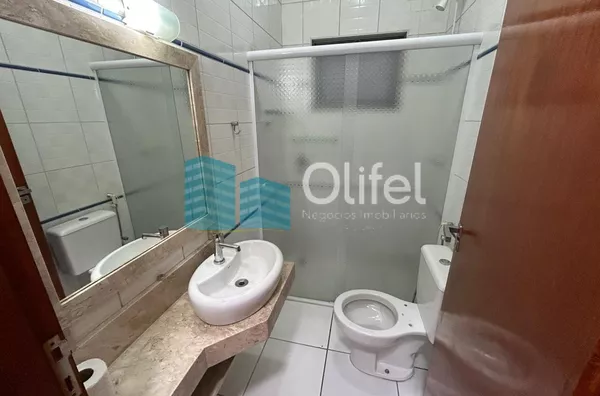 Casa com excelente localização em bairro residencial de Sorocaba com 2 dormitórios, sendo 1 suíte, sala, cozinha americana com armários e conjugada, quintal, lavanderia, banheiro externo, mezanino, vaga para 2 carros cobertas. Portão automático. Sistema d - Foto 14