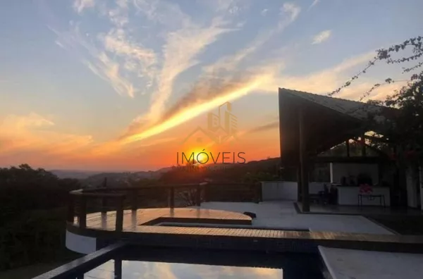 Casa à venda com 5 suítes em  condomínio de alto padrão na cidade de Louveira.  Lindo sobrado moderno e com fino acabamento, são 760m² de construção em um terreno de 1.890m², o andar superior oferece 3 suítes sendo a master com closet e banheira com hidro - Foto 25