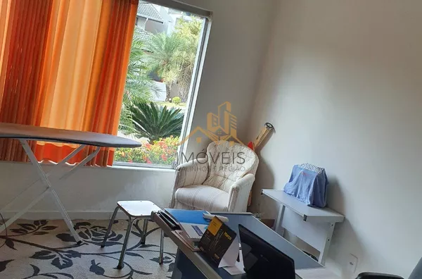 Casa moderna, com muito espaço, sala de estar, de tv, de jantar, escritório, 3 dormitórios com armários, sendo 1 suíte máster com sacada, lavabo, banheiro social, cozinha e lavanderia com armários, despensa, dormitório e banheiro de empregada, 4 vagas de - Foto 16