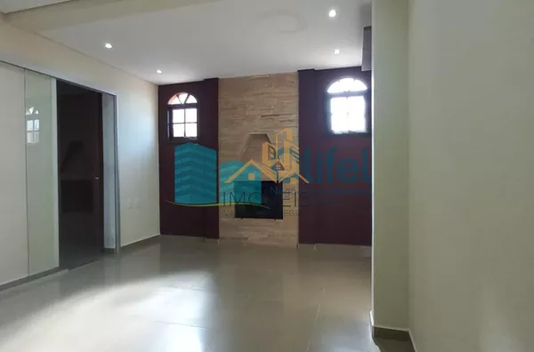Excelente casa, estilo chácara, com belíssimo acabamento na cidade de Louveira com 1200 m² AT | 500 m² AC, sendo 03 dormitórios, sendo 1 master com closet, 03 banheiros, sala de TV, estar e jantar, lareira, adega, cozinha integrada rica em armários e i - Foto 14