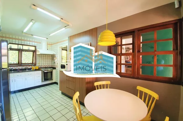 Maravilhosa casa a venda em condomínio na cidade de valinhos. com detalhes rústicos e da arquitetura inglesa. Aquela casa com cara de casa, a arquitetura diferenciada parece nos abraçar entre seus grandes vãos, vigas de madeira e concreto, arcos e piso ce - Foto 40