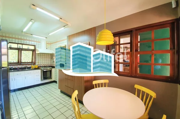 Maravilhosa casa a venda em condomínio na cidade de valinhos. com detalhes rústicos e da arquitetura inglesa. Aquela casa com cara de casa, a arquitetura diferenciada parece nos abraçar entre seus grandes vãos, vigas de madeira e concreto, arcos e piso ce - Foto 40
