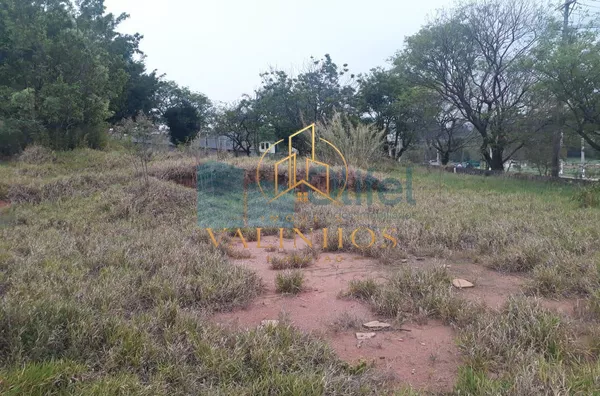 Linda área  de esquina com 4.500m², na cidade de Louveira,  em área industrial, próximo a vias de acesso, facilidade de manobrar veículos grandes.