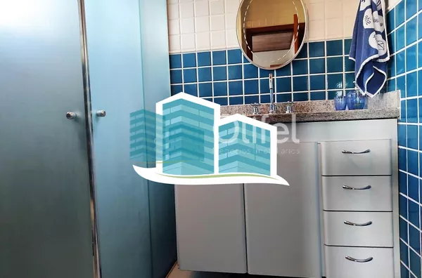 Linda casa no Condomínio Vale do Santa Fé, na cidade de Vinhedo, com excelente terreno, 2520m², 450m2 de construção, com muito verde, vista espetacular das varandas e dos quartos. Muito arejada e aconchegante, com 4 confortáveis suítes, 1 closet, amplo li - Foto 35