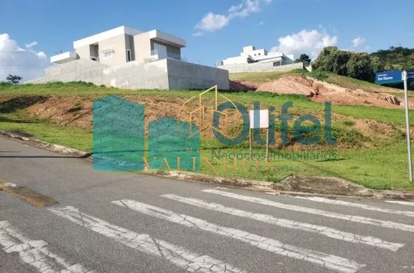 Excelente lote de esquina com 550,00m² em condomínio de alto padrão na cidade de Louveira. Área de lazer completa, segurança com ronda e portaria 24hs. Fácil acesso aos principais comércios e vias de acesso que ligam as principais cidades da região