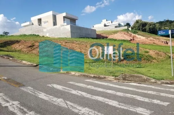 Excelente lote de esquina com 550,00m² em condomínio de alto padrão na cidade de Louveira. Área de lazer completa, segurança com ronda e portaria 24hs. Fácil acesso aos principais comércios e vias de acesso que ligam as principais cidades da região - Foto 2