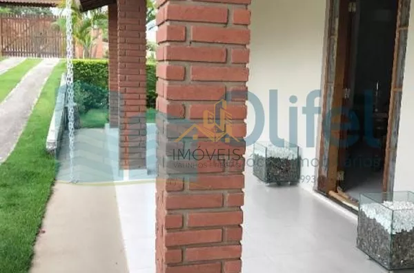 Linda chácara na cidade de Louveira com 3 suítes, ampla sala para2 ambientes, piscina, área gourmet com churrasqueira, forno de pizza, vestiário masculino e feminino com banheiros, pomar, quiosque, cocheira, vaga de garagem para até 10 carros. Excelente l - Foto 4