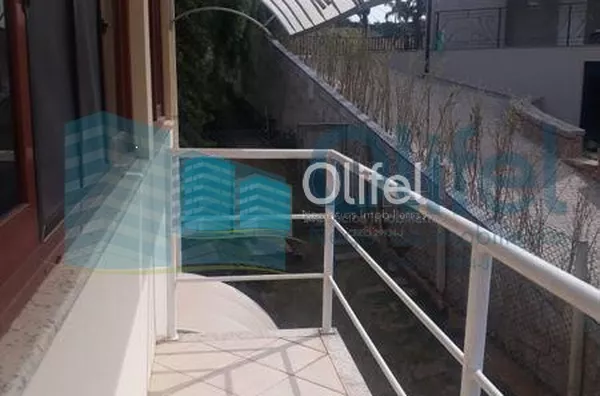 Excelente sobrado na cidade de  Louveira, com 4 dormitórios, sendo 1 suíte master com closet, banheiro social, quartos avarandados, lavabo, ampla sala de estar, jantar e mezanino, escritório, cozinha, copa, lavanderia, despensa, área gourmet com churrasqu - Foto 13