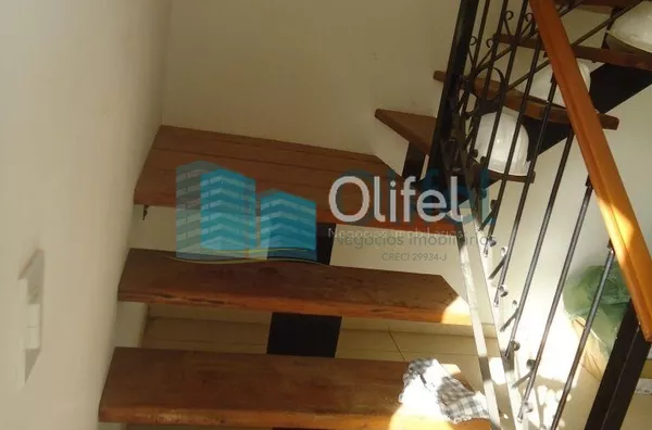 Descubra o encanto deste charmoso sobrado em um condomínio fechado em Valinhos. Com 5400m² de área verde, a casa oferece 3 dormitórios, suíte, quintal e muito mais. - Foto 7