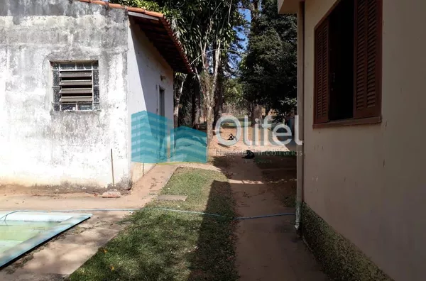 Chácara com 1696m² no bairro Monterrey, na cidade de Louveira,  sendo 137,00m de área construída. As casas são antigas, porém com boa estrutura e fundação. Piscina, pomar, poço caipira.  A chácara possui escritura do terreno, não permitindo dessa forma, f - Foto 18