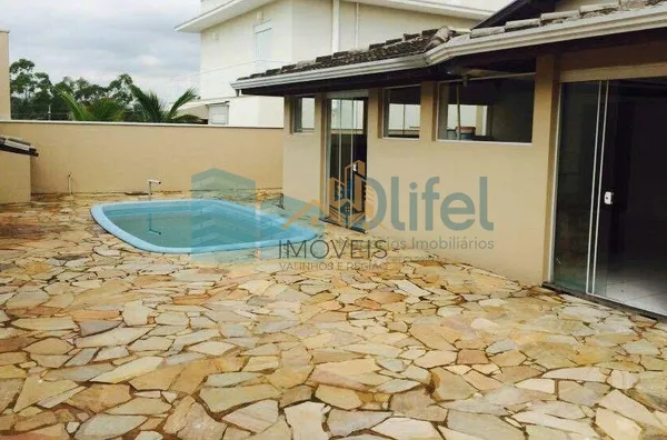 Excelente casa térrea em condomínio fechado na cidade de Louveira com 3 suítes, sala de estar, jantar e TV, cozinha ampla e planejada, banheiro social, linda área gourmet com churrasqueira com fechamento em vidro, piscina e vagas de garagem.  Imóvel rico - Foto 3