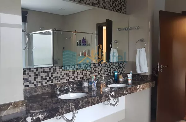 Lindíssima casa a venda estilo Neoclássico e recém construída no Condomínio Fazenda Serra Azul I na cidade de ItupevaTodos os revestimentos da casa são da Portobello, aquecimento solar em toda casa, 4000l de caixa dágua, armários da marca Florense, corti - Foto 12