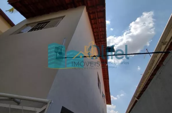 Casa assobradada com 03 dormitórios, sala de estar e jantar, cozinha ampla com armários planejados, 02 banheiros, garagem coberta para 02 veículos, lavanderia, quintal, canil,bairro aberto,  acesso rápido para a Rod. Anhanguera, apto para contratação de f - Foto 29