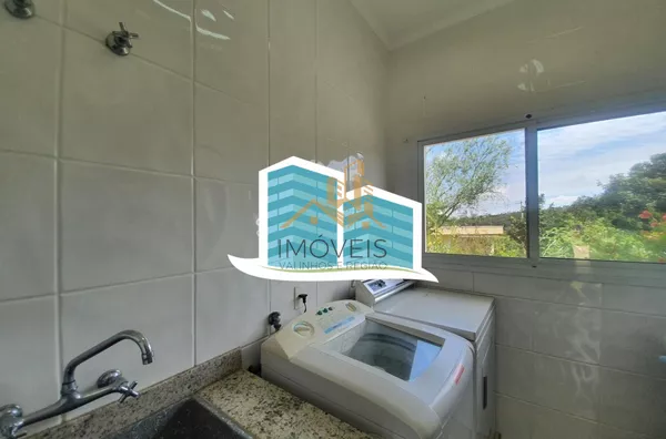 Excelente casa, com ótima metragem em um dos condomínios conhecidos pela sua imensa área verde e beleza, excelente localização na cidade de Vinhedo. A casa foi construída em um terreno praticamente plano, opção ideal para quem busca acessibilidade. A casa - Foto 38