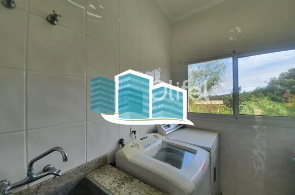 Excelente casa, com ótima metragem em um dos condomínios conhecidos pela sua imensa área verde e beleza, excelente localização na cidade de Vinhedo. A casa foi construída em um terreno praticamente plano, opção ideal para quem busca acessibilidade. A casa - Foto 38