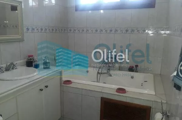 Excelente sobrado na cidade de  Louveira, com 4 dormitórios, sendo 1 suíte master com closet, banheiro social, quartos avarandados, lavabo, ampla sala de estar, jantar e mezanino, escritório, cozinha, copa, lavanderia, despensa, área gourmet com churrasqu - Foto 48