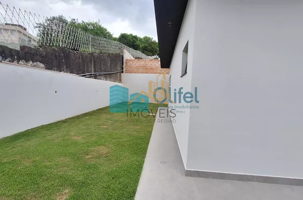 Imagine morar com a sua família em uma casa nova, totalmente térrea em um excelente condomínio com reserva ao seu entorno, ruas arborizadas e uma excelente área de lazer e segurança.  O imóvel possui 3 suítes, sala ampla integrada a cozinha e área gourmet - Foto 5