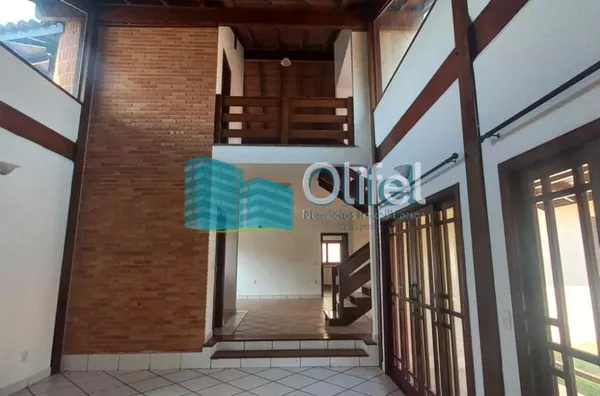 Para você que  busca uma excelente casa, assobradada, ensolarada, com ventilação natural, rua arborizada, condomínio com total segurança, acesso com identificação facial, portaria 24hs, área de lazer em uma cidade como Louveira, com estrutura, porém, mant - Foto 5
