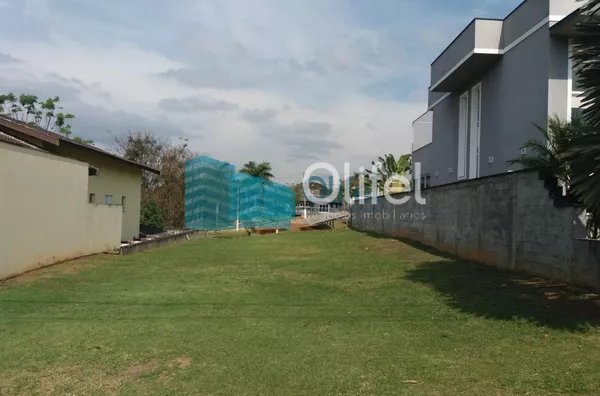 Terreno dentro de condomínio fechado, próximo ao centro da cidade, com topografia privilegiada, projeto  aprovado junto ao condomínio e prefeitura para constução de casa com 206 m² de área útil. Condomínio com Piscina, Churrasqueiras, Quadras de Tênis, Qu - Foto 7
