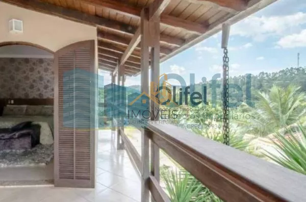 Excelente casa, estilo chácara, com belíssimo acabamento na cidade de Louveira com 1200 m² AT | 500 m² AC, sendo 03 dormitórios, sendo 1 master com closet, 03 banheiros, sala de TV, estar e jantar, lareira, adega, cozinha integrada rica em armários e i - Foto 12