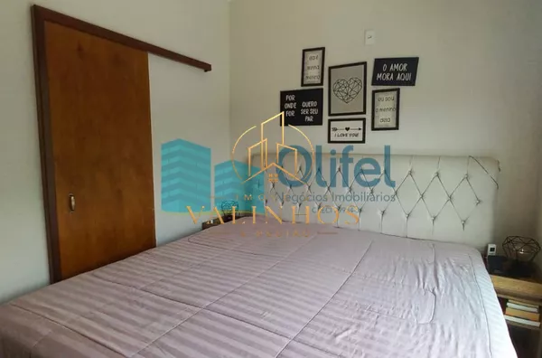 Excelente sobrado em condomínio fechado na cidade de Louveira. Ótimo acabamento, espaços amplos e confortáveis, ampla área gourmet com piscina.  Imóvel apto para financiamento.   Agende sua Visita