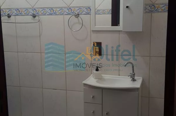 Ótima casa em bairro tranquilo na cidade de Louveira com 3 dormitórios sendo 1 suíte, sala 2 ambientes, cozinha americana com armários, edícula com churrasqueira gourmet e banheiro, quintal e garagem para 4 carros. - Foto 18