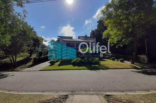 Maravilhosa casa no condomínio Marambaia na cidade de Vinhedo,  com 4 grandes suítes ensolaradas com hidro, suíte master com lareira e closet, 6 amplas salas com pé direito duplo em Ipê e Mezanino, 2 lindas lareiras, 2 cozinhas planejadas, escritório plan - Foto 3