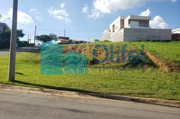 Excelente lote de esquina com 550,00m² em condomínio de alto padrão na cidade de Louveira. Área de lazer completa, segurança com ronda e portaria 24hs. Fácil acesso aos principais comércios e vias de acesso que ligam as principais cidades da região