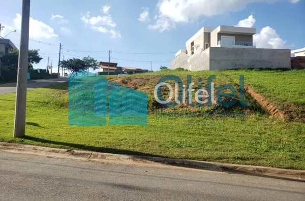 Excelente lote de esquina com 550,00m² em condomínio de alto padrão na cidade de Louveira. Área de lazer completa, segurança com ronda e portaria 24hs. Fácil acesso aos principais comércios e vias de acesso que ligam as principais cidades da região - Foto 1