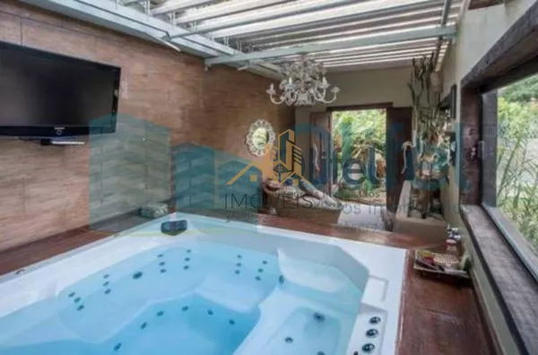 Excelente casa, estilo chácara, com belíssimo acabamento na cidade de Louveira com 1200 m² AT | 500 m² AC, sendo 03 dormitórios, sendo 1 master com closet, 03 banheiros, sala de TV, estar e jantar, lareira, adega, cozinha integrada rica em armários e i - Foto 24