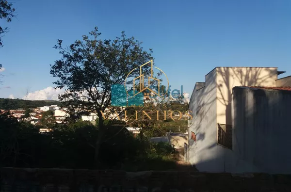 Terreno com 300 m² e ótima localização, bem no centro da cidade de Louveira, bairro super valorizado, acesso rápido para instituições bancárias, academias, estéticas, dentistas, supermercados, farmácias, ponto de ônibus, padarias, restaurantes, clube, a 9