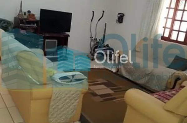 Linda chácara á venda na cidade de  Louveira, sendo três dormitórios, sendo 1 suíte, 1 banheiro social, cozinha, despensa, lavanderia, sala de estar e jantar,  sala de televisão e escritório. Na parte debaixo possui um porão totalmente habitável com 1 qua - Foto 3