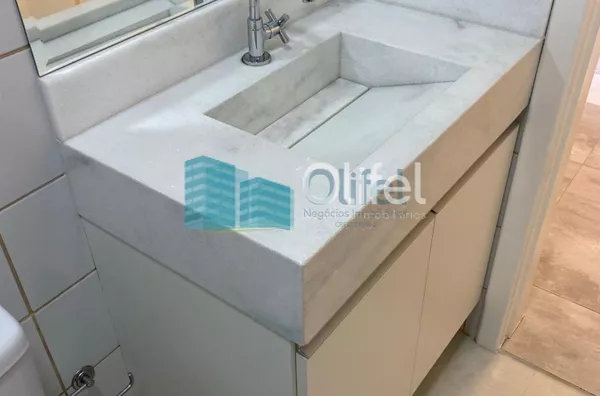 Excelente casa à venda no Condomínio São Joaquim,. Próxima ao lago, iluminação natural e muito arejada. No piso inferior a casa possui um espaço para home office, salão de jogos ou festas, 2 dormitórios e 1 suíte. No piso superior são 3 suítes sendo 1 mas - Foto 8