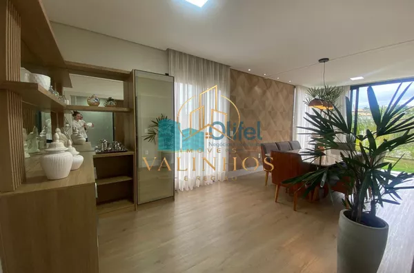 Lindo sobrado moderno, com acabamento fino, em condomínio fechado na cidade de Louveira,  com 3 amplas suítes, sendo a master com closet , ducha dupla,  banheira de imersão e varanda. Amplas  salas de estar, janter e TV, escritório,  terraço coberto, espa
