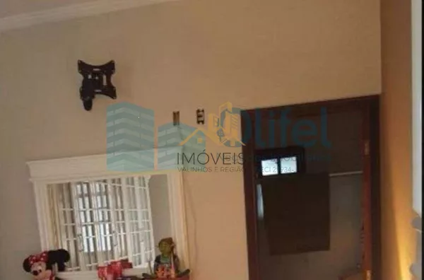 Ótima casa em bairro tranquilo na cidade de Louveira com 3 dormitórios sendo 1 suíte, sala 2 ambientes, cozinha americana com armários, edícula com churrasqueira gourmet e banheiro, quintal e garagem para 4 carros. - Foto 6