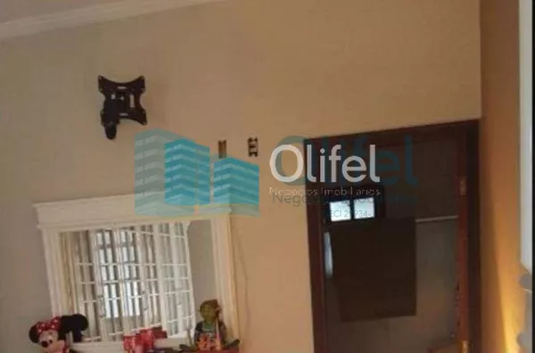 Ótima casa em bairro tranquilo na cidade de Louveira com 3 dormitórios sendo 1 suíte, sala 2 ambientes, cozinha americana com armários, edícula com churrasqueira gourmet e banheiro, quintal e garagem para 4 carros. - Foto 6