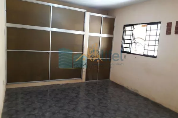 Excelente sobrado em bairro residencial na cidade de Louveira,  com 4 dormitórios, sendo 1 suíte com hidromassagem, banheiro social, sala, cozinha /copa e escritório. Edícula com 1 quarto, banheiro, cozinha e lavanderia.  Confira!!! - Foto 12