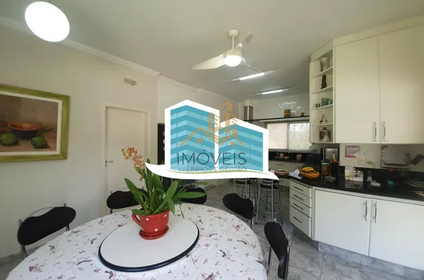 Excelente casa, com ótima metragem em um dos condomínios conhecidos pela sua imensa área verde e beleza, excelente localização na cidade de Vinhedo. A casa foi construída em um terreno praticamente plano, opção ideal para quem busca acessibilidade. A casa - Foto 25