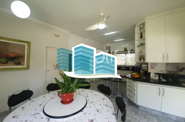 Excelente casa, com ótima metragem em um dos condomínios conhecidos pela sua imensa área verde e beleza, excelente localização na cidade de Vinhedo. A casa foi construída em um terreno praticamente plano, opção ideal para quem busca acessibilidade. A casa - Foto 25