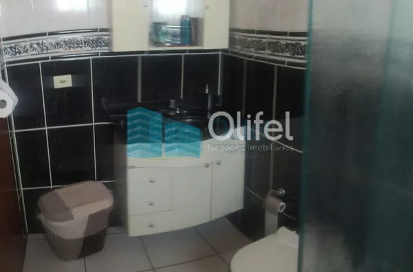 Excelente sobrado em bairro residencial próximo ao centro na cidade de Louveira, com 3 suítes com planejados, avarandada, 2 amplas salas, cozinha planejada, área gourmet com churrasqueira, quintal, 2 vagas de garagem.  Agende a sua visita. - Foto 9