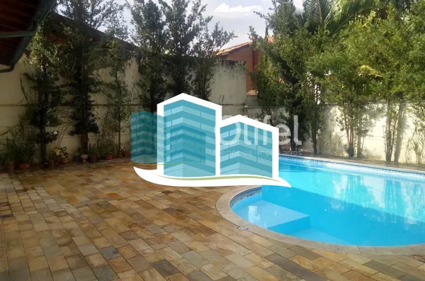 Casa térrea  em condomínio na cidade de Valinhos, contendo apenas escada para  acesso à casa. Localizada  região do Paiquerê, próximo ao Colégio Porto Seguro, Shopping Valinhos. Imóvel  com 3 dormitórios, sendo 1 suíte, todos com armários e ar condicionad - Foto 6