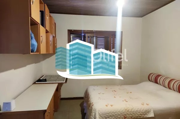 Linda casa no Condomínio Vale do Santa Fé, na cidade de Vinhedo, com excelente terreno, 2520m², 450m2 de construção, com muito verde, vista espetacular das varandas e dos quartos. Muito arejada e aconchegante, com 4 confortáveis suítes, 1 closet, amplo li - Foto 33